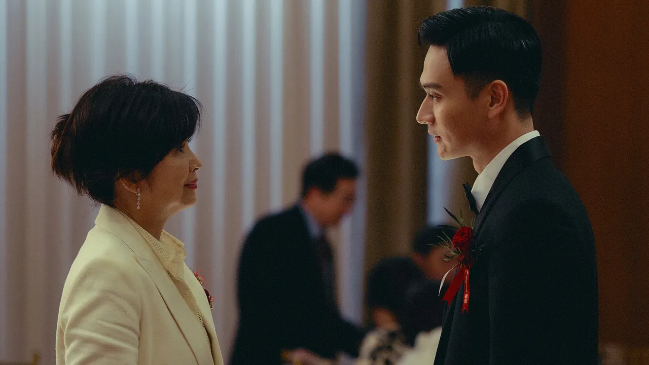 楊貴媚飾演控制欲極強的男方母親。水花電影提供