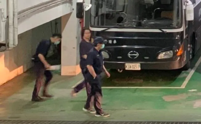 杜秉澄本月5日獲高院法官裁定100萬元交保，限制住居、出境出海，配戴電子腳環實施科控，但至今無人到高院辦保。資料照