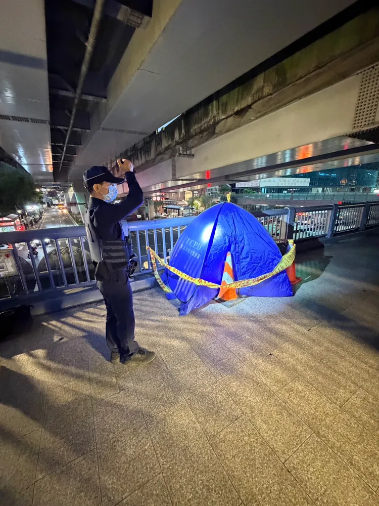 警方封锁现场调查。翻摄画面