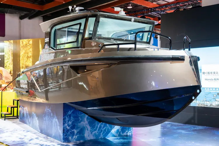 動力事業方面現場展出旗艦船外機BF350，並實際搭載於展示船隻供參觀體驗。業者提供