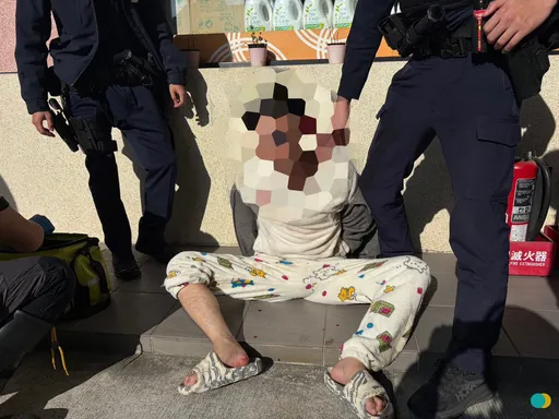 三峡也有人发狂闹事！32岁男持双刀闯加油油站　喷出「不明液体」