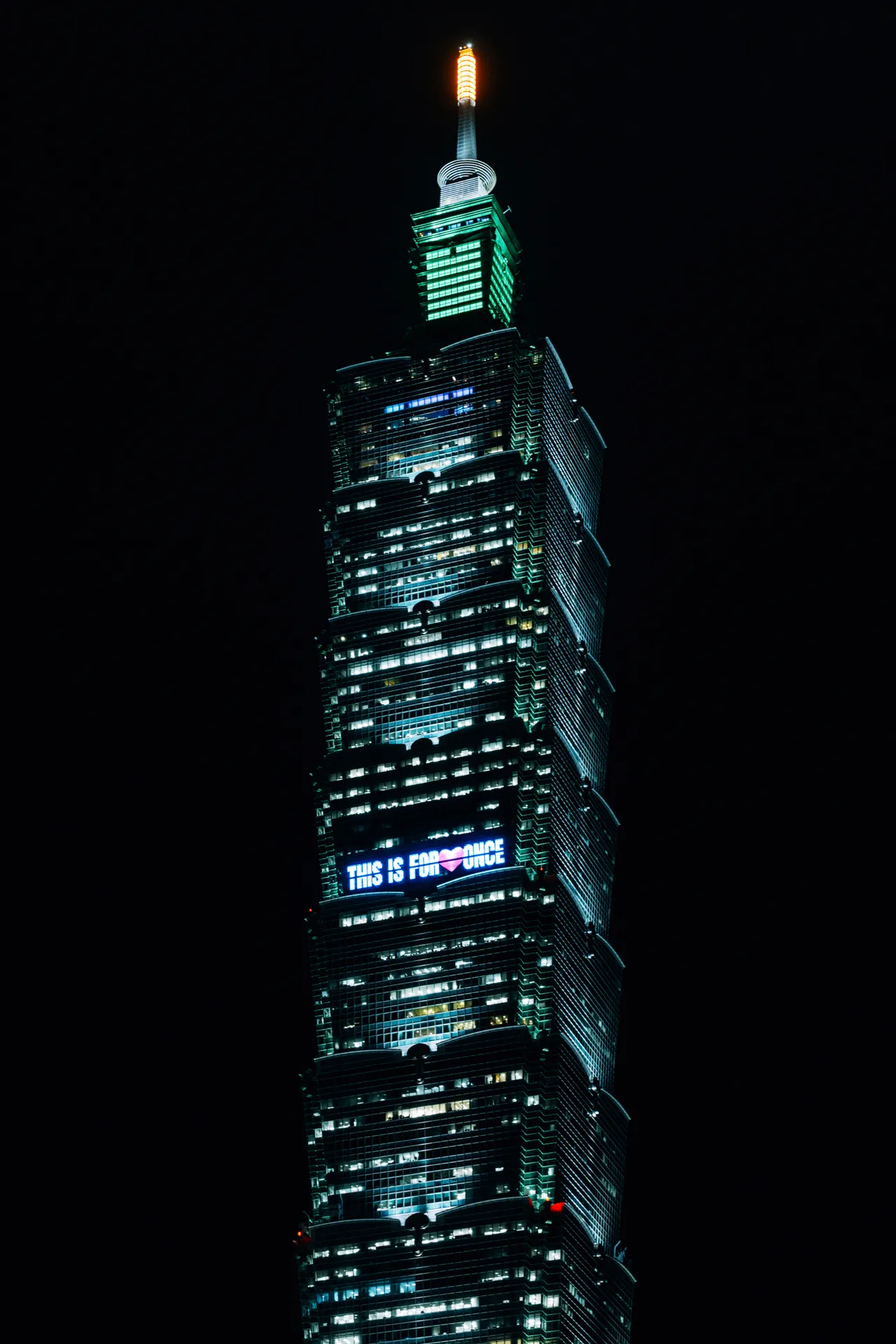 ONCE名字闪亮台北101。Live Nation Taiwan提供