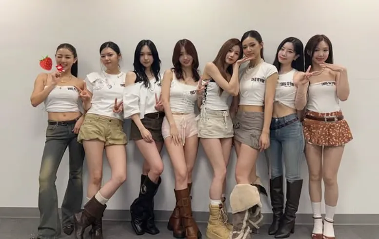 TWICE明年台北大巨蛋连唱3场。翻摄TWICE IG