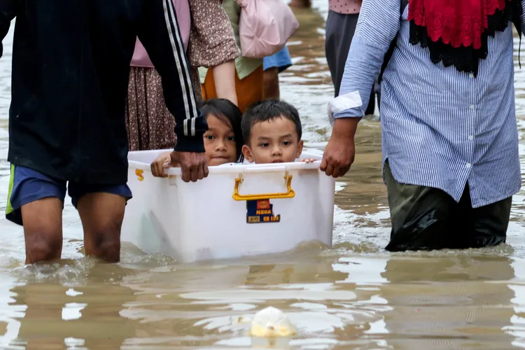 印尼北蘇門答臘豪雨成災。路透
