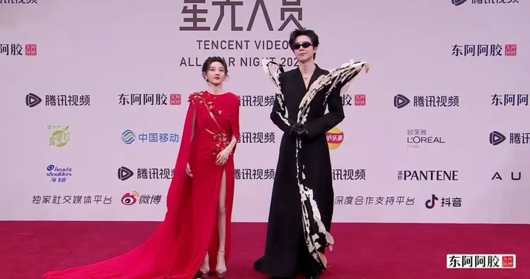 《折腰》CP宋祖兒、劉宇寧一起走紅毯。翻攝季節限定sally微博