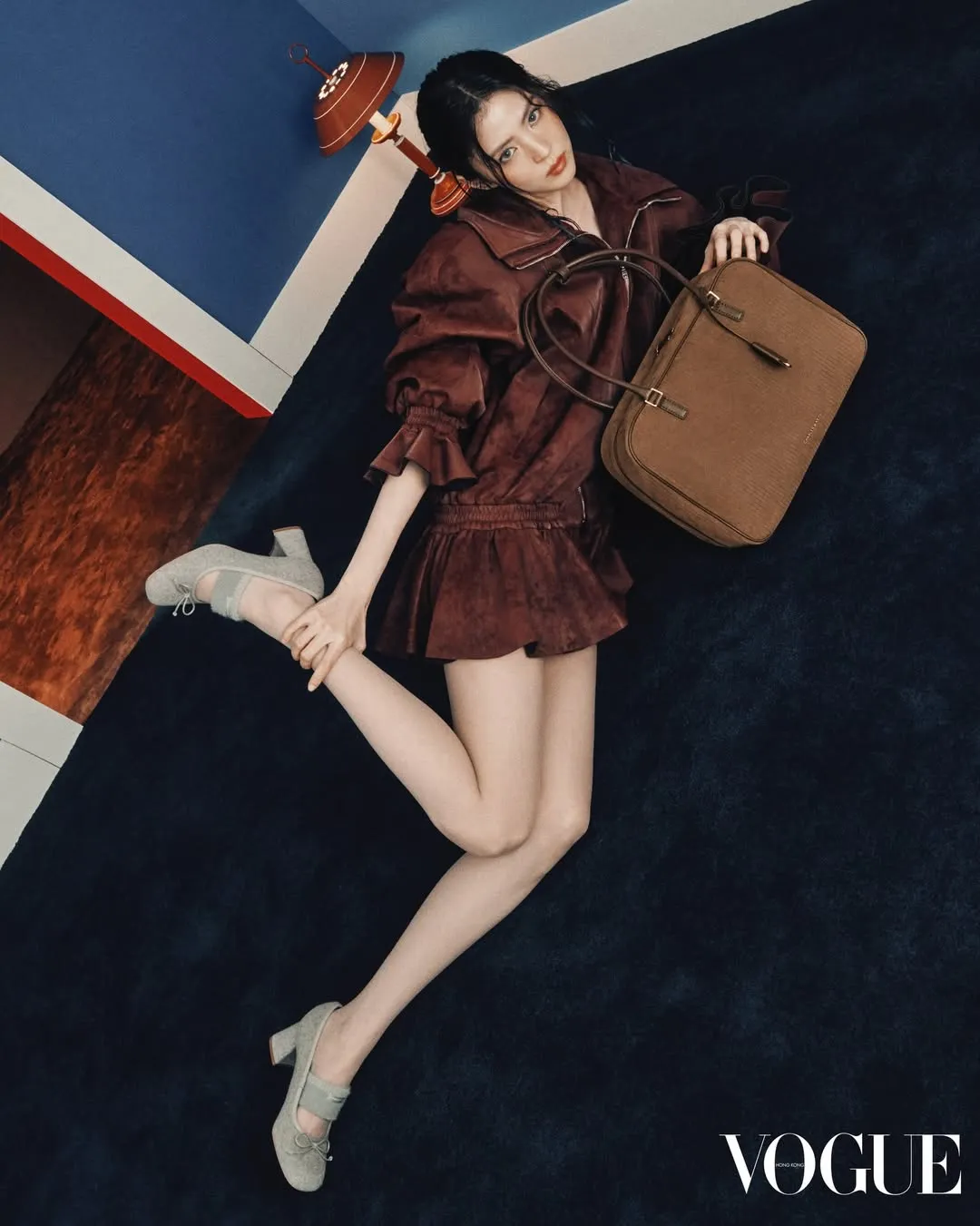 韩韶禧替香港版《Vogue》拍摄12月号数位封面。翻摄voguehongkong IG