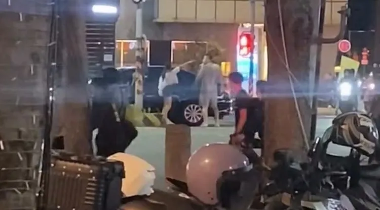 江女被打仍指著邱男大罵。翻攝Threads