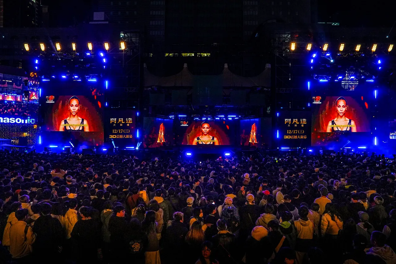 《阿凡达：火与烬》柔伊莎达娜为台湾观众揭晓最新电影片段。二十世纪影业提供