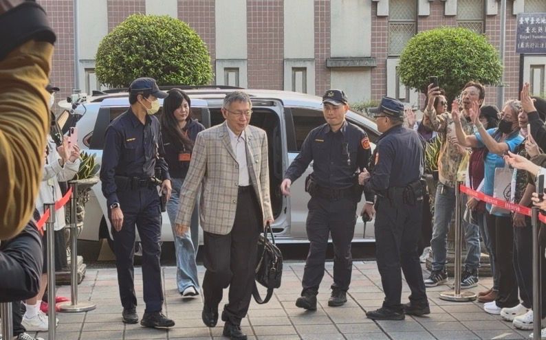 京華城案辯論懶人包|檢輪番論告柯文哲等人圖利、貪污犯行! 酸他戴上魔戒就收錢了