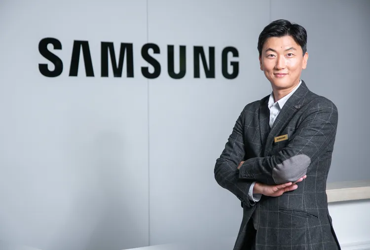 台湾三星总经理梁准原升任三星电子常务，三年任内带领折叠机蝉联台湾市占第一，并推动多项在地市场布局。台湾三星提供