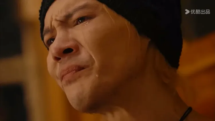 向佐回想在娱乐圈长大的点点滴滴，不禁泪崩。翻摄寻真之地微博