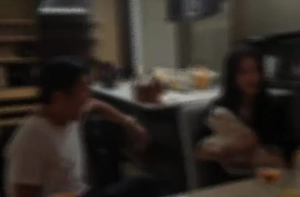 爆料人A上傳疑似曹世鎬（左）夫妻與黑道崔男一起喝酒的照片，打臉2人只是一般朋友。翻攝爆料人IG