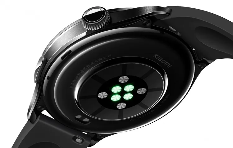 小米Watch 5配備全新心率與ECG感測模組，背部採用藍寶石玻璃設計，提升偵測精準度與耐用度。小米官網