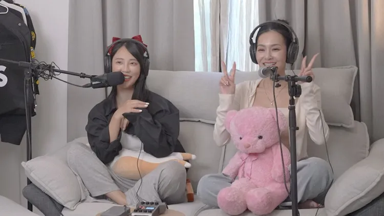 王思佳（右）上咪妃节目谈结婚的好处。咪妃KIDS提供