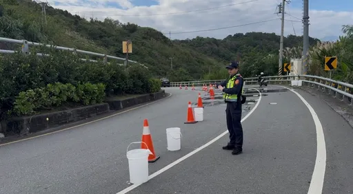 台11线麦芽糖洒落百米害2骑士打滑惨摔车　警逮肇事曳引车司机开罚