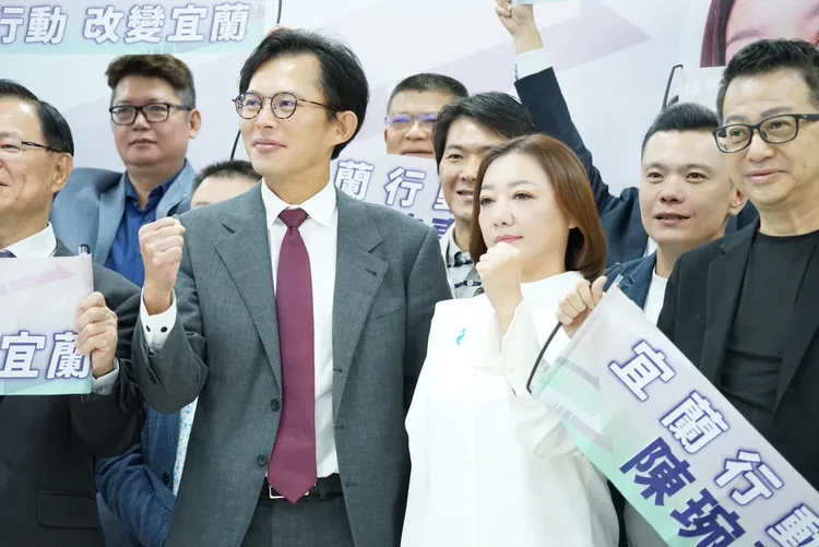 民眾黨主席黃國昌、民眾黨宜蘭縣長參選人陳琬惠。邱筠媜攝