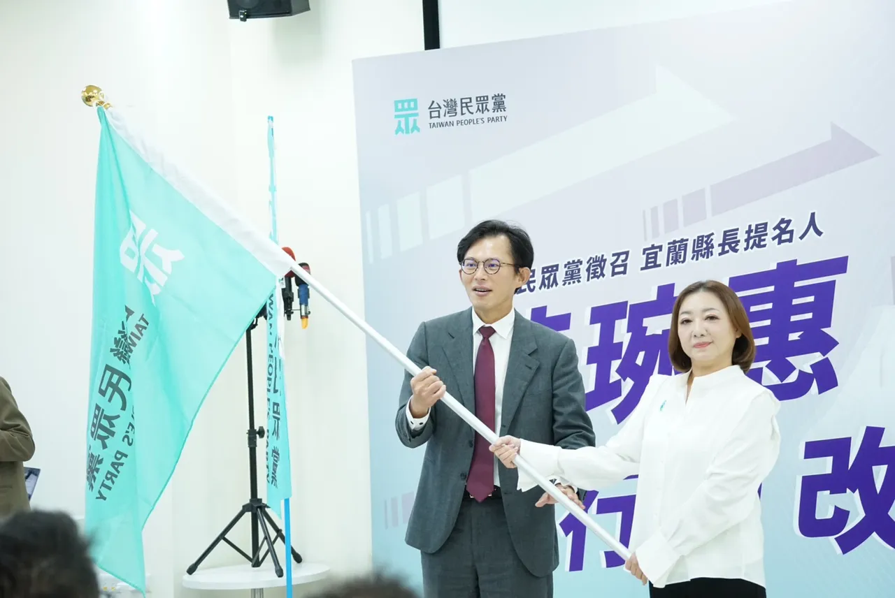 民众党主席黄国昌、民众党宜兰县长参选人陈琬惠。邱筠媜摄