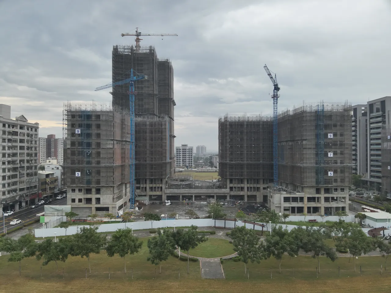 市府与建商及土石方处理业者协调，达成处理共识。翻摄画面