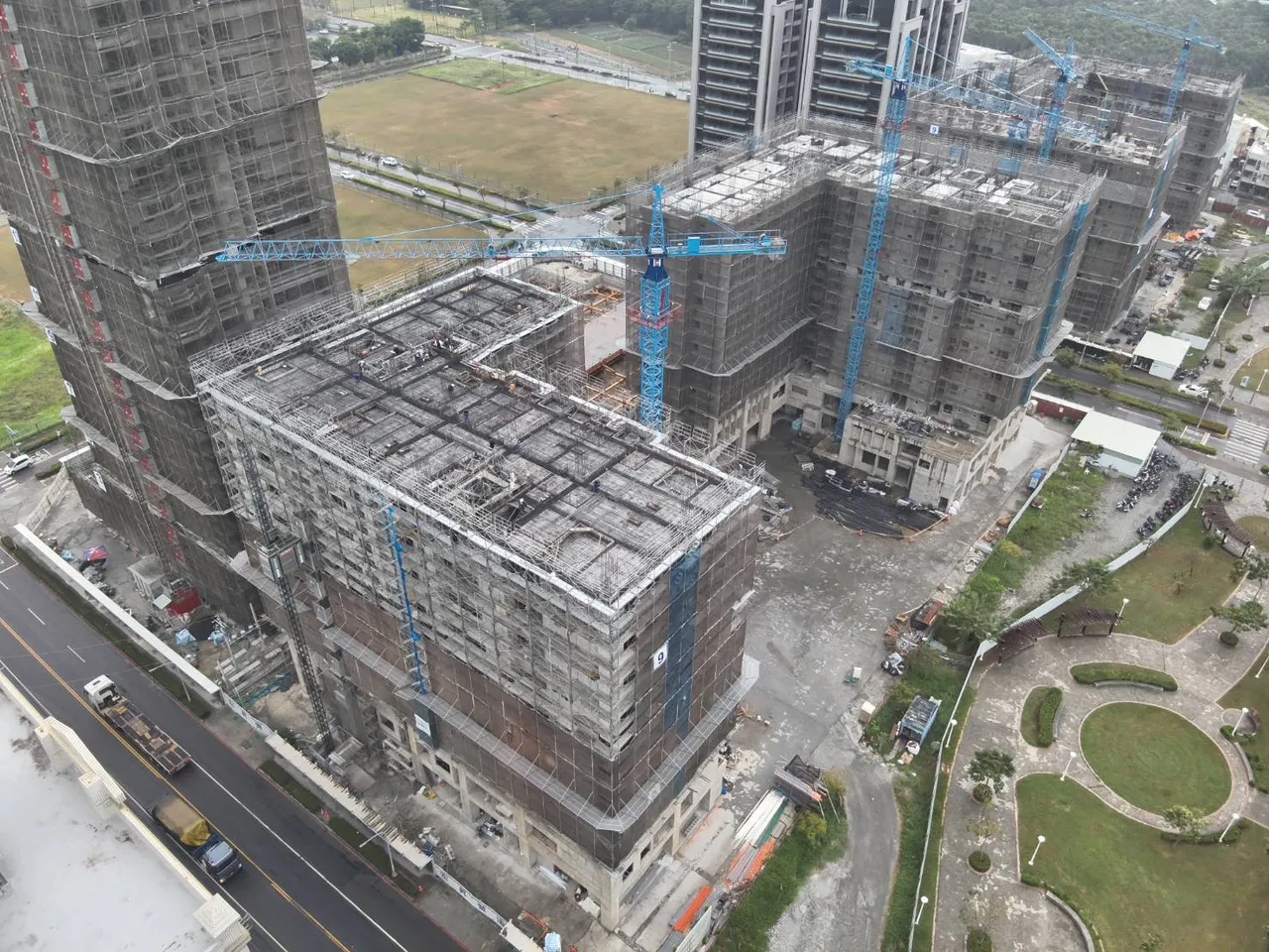 市府与建商及土石方处理业者协调，达成处理共识。翻摄画面