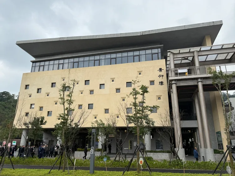 北市殡仪馆爆收贿风暴，廉政署约谈15人到案，殡葬处回应认主动检举。图为台北市二殡（怀爱馆）／摄影中心摄