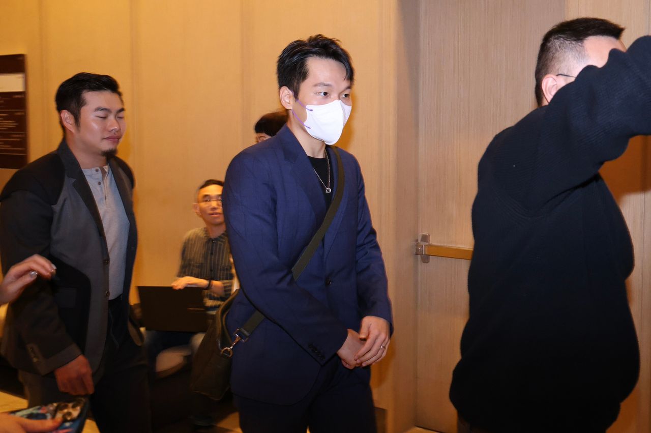 3大金牌超閃!李洋忍身體不適為王齊麟證婚 林郁婷也來了