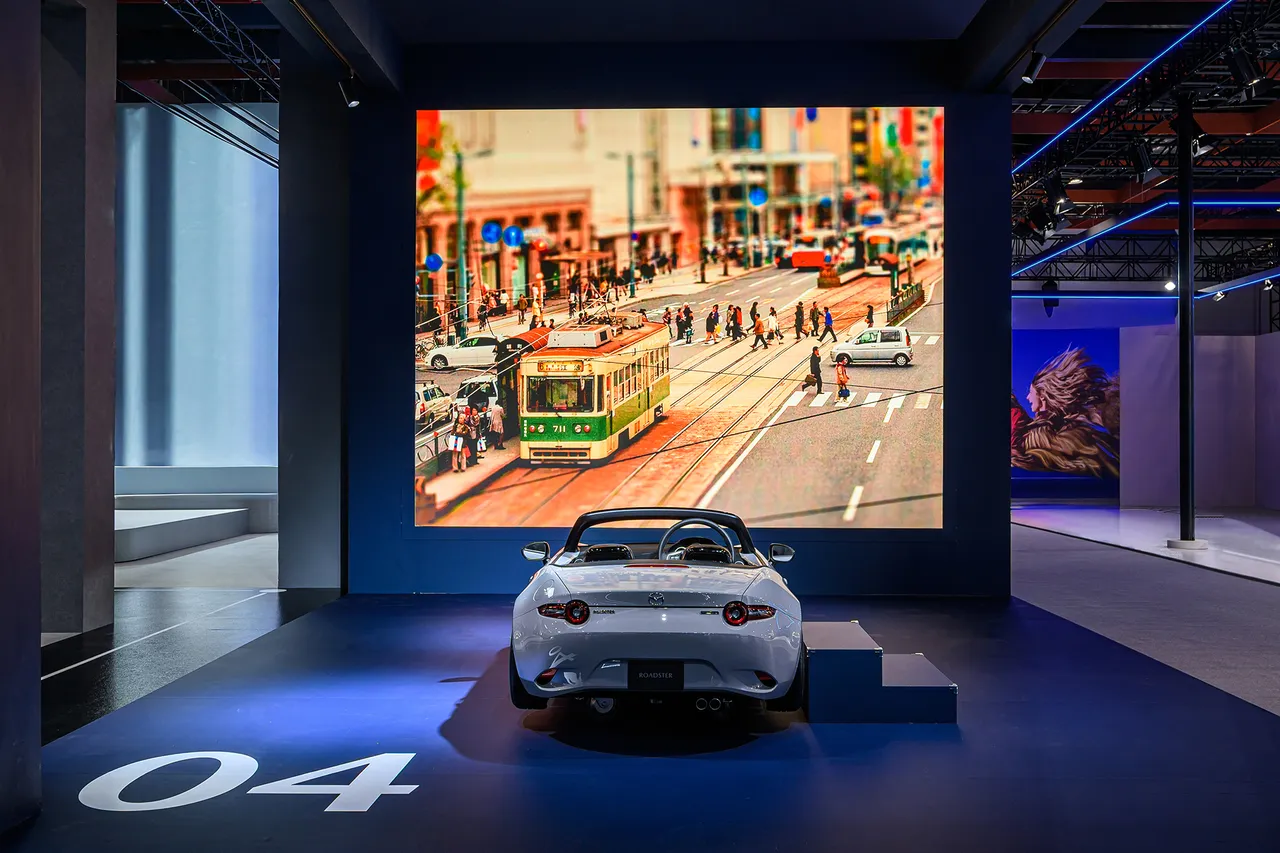 「驾趣起程」展区展出2/3尺寸Mini MX-5，提供儿童模拟驾驶体验。业者提供