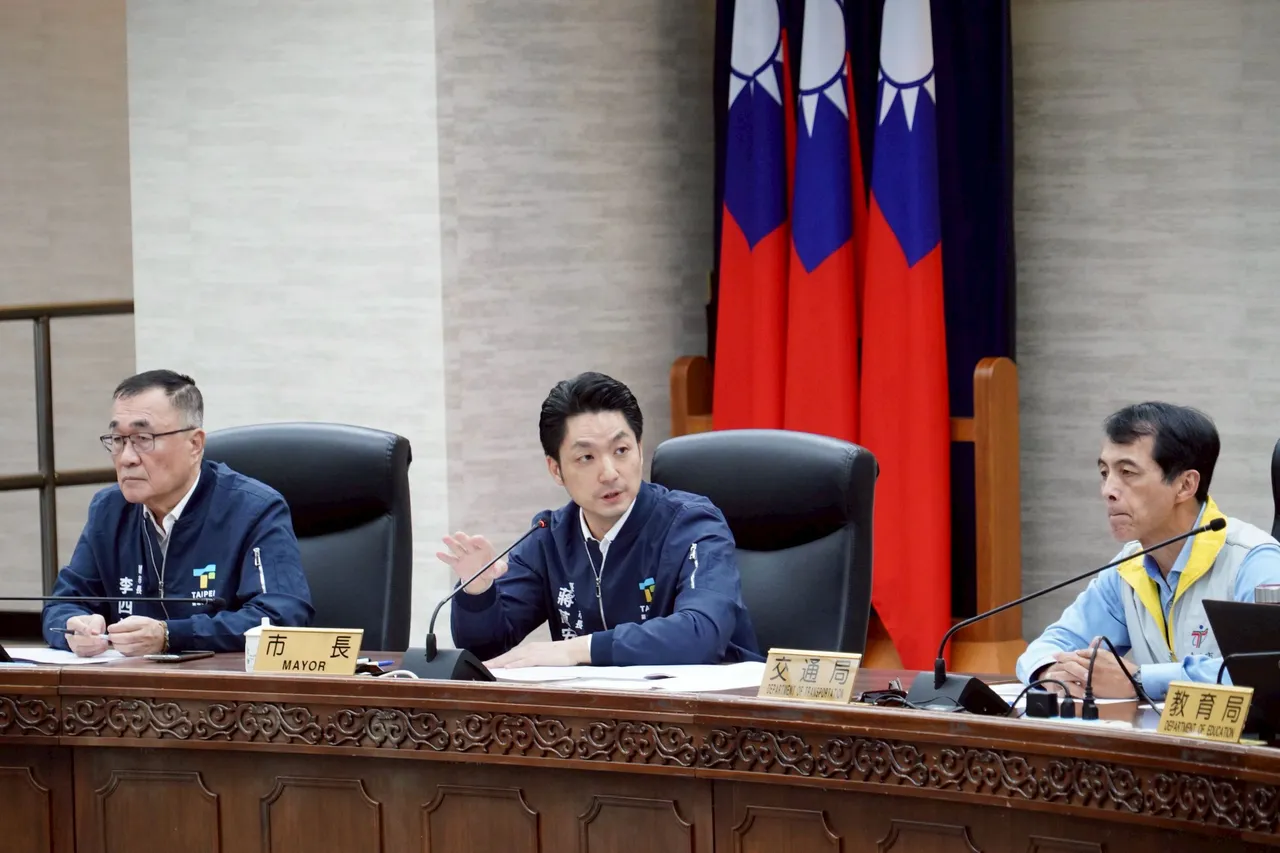 蒋万安出席道路交通安全会报前，回应北捷随机杀人案罹难者抚恤金疑虑。北市府提供