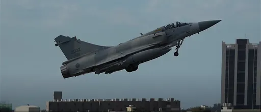 國軍披露F-16V監控中共殲16D影像　學者：戳破電戰機幻想