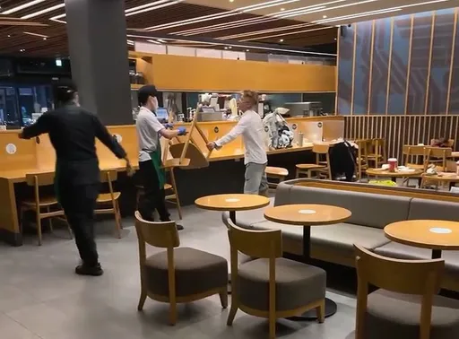 星巴克男客「抱玩偶说话」遭劝导　暴走打伤2店员！竟是失联移工