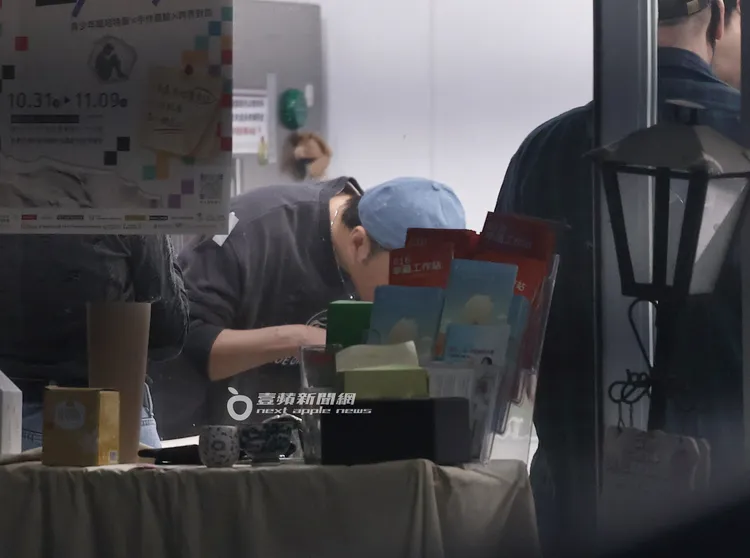 書偉開始炒蛋，動作頗為熟練。特勤中心攝