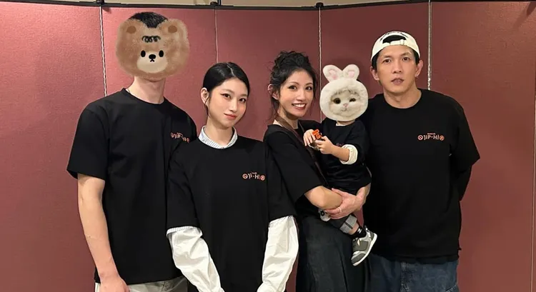 李千娜晒出一家五口幸福合照。翻摄李千娜IG