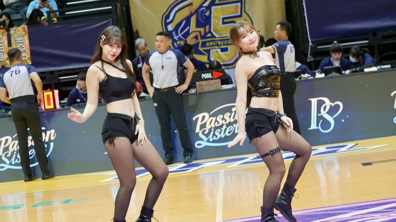 中信啦啦隊聖誕系列商品開紅盤 2天賣300萬創歷年最佳成績