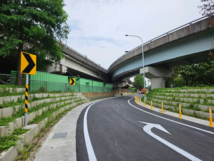 內湖堤頂大道將撤除撤除移動式柵欄。示意圖。張綵茜攝