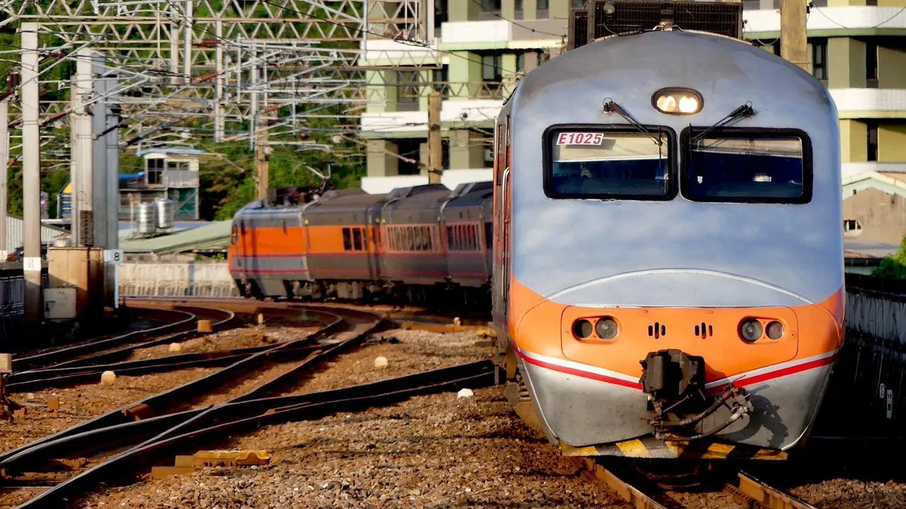 台鐵12月23日起將調整111列次車班。示意圖，圖為台鐵列車。翻攝自台鐵臉書