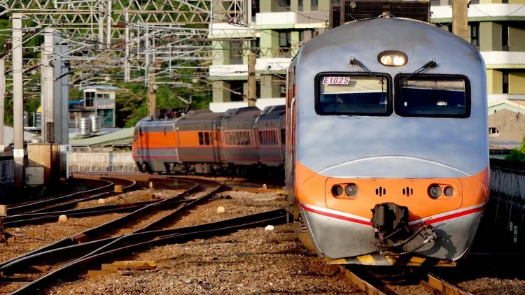 台鐵12月23日起將調整111列次車班。示意圖，圖為台鐵列車。翻攝自台鐵臉書