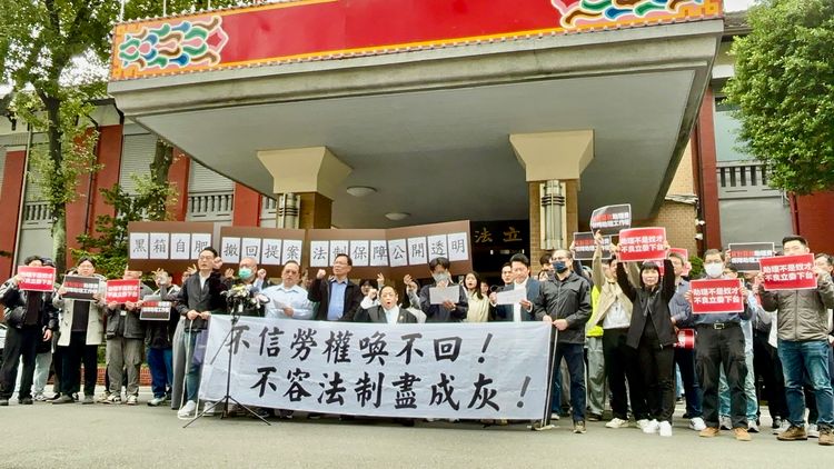 助理聚立院抗議!怒喊「陳玉珍撤回提案」 張啓楷聲援被嗆「民眾黨愛收割」