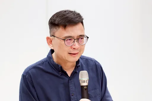 赖瑞隆落泪道歉！将安排儿子转学　二度避谈退选