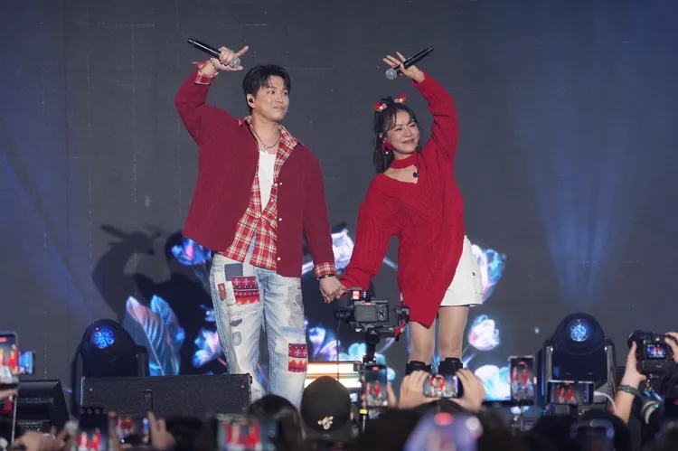 丁噹與阿弟浪漫合唱《可以是朋友》彭欣偉攝