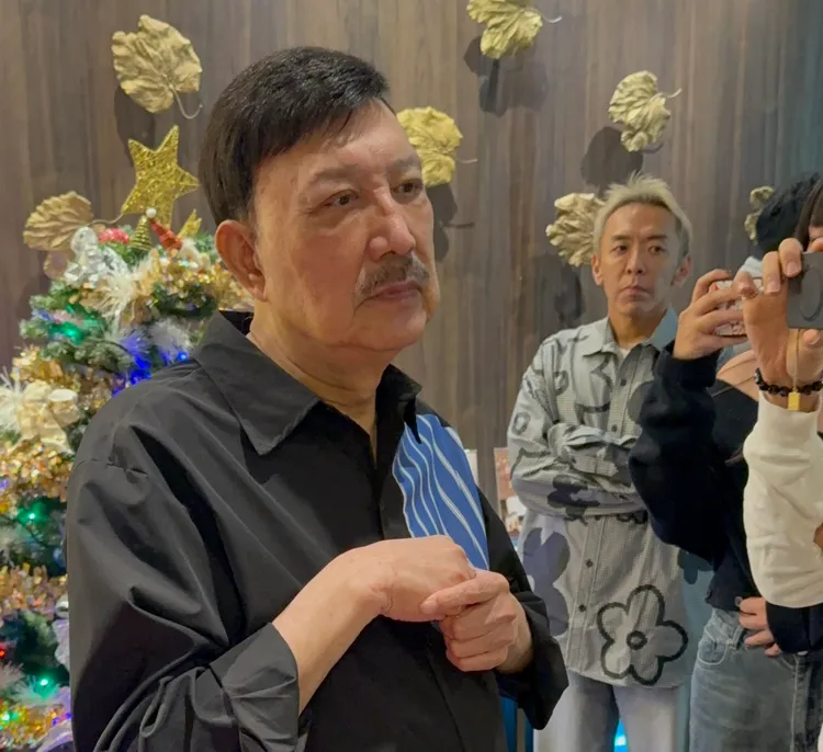 余天罕见出席活动，聊目前身体状况。林秭渝摄