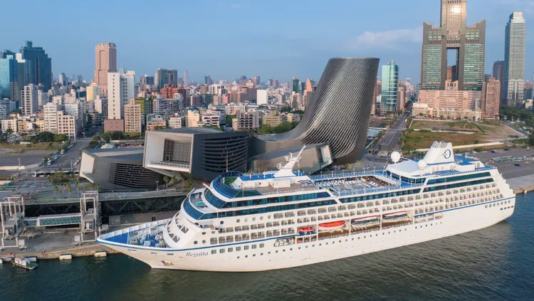 高雄港旅運中心郵輪停靠。台灣港務公司提供