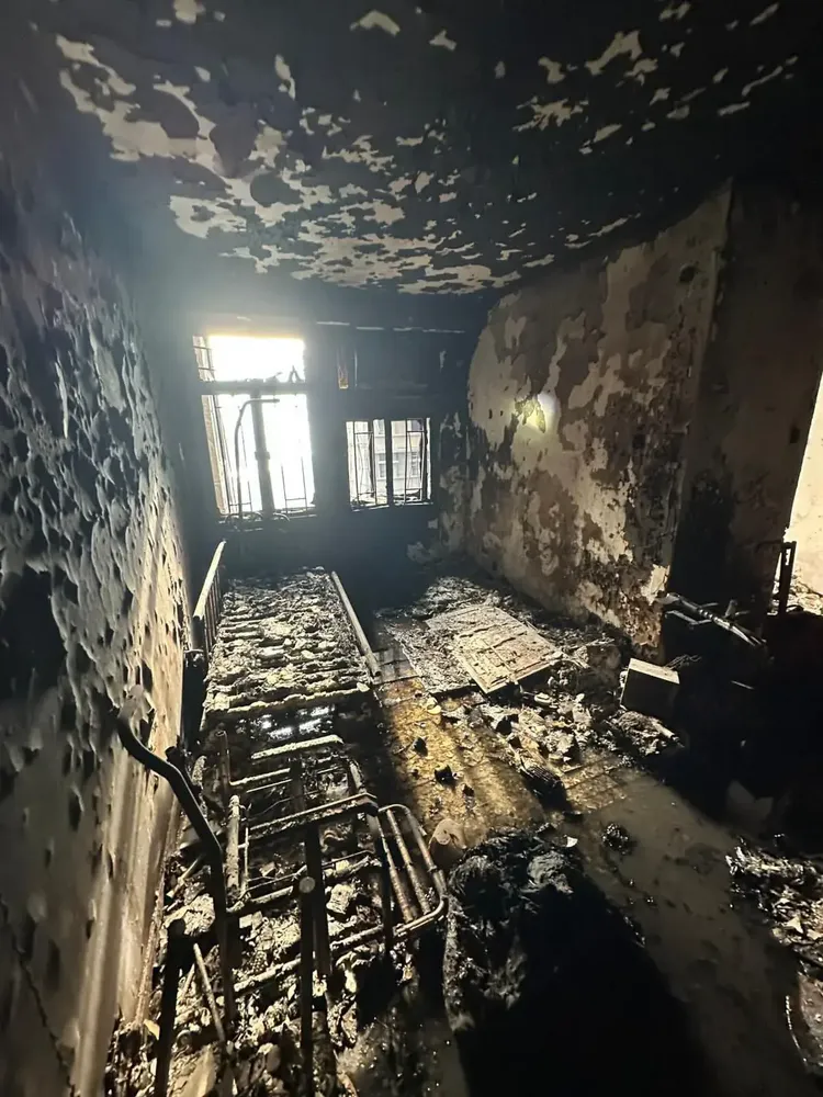 火場內部的家具被燒到只剩下支架與灰燼。翻攝FB/香港警察Hong Kong Police