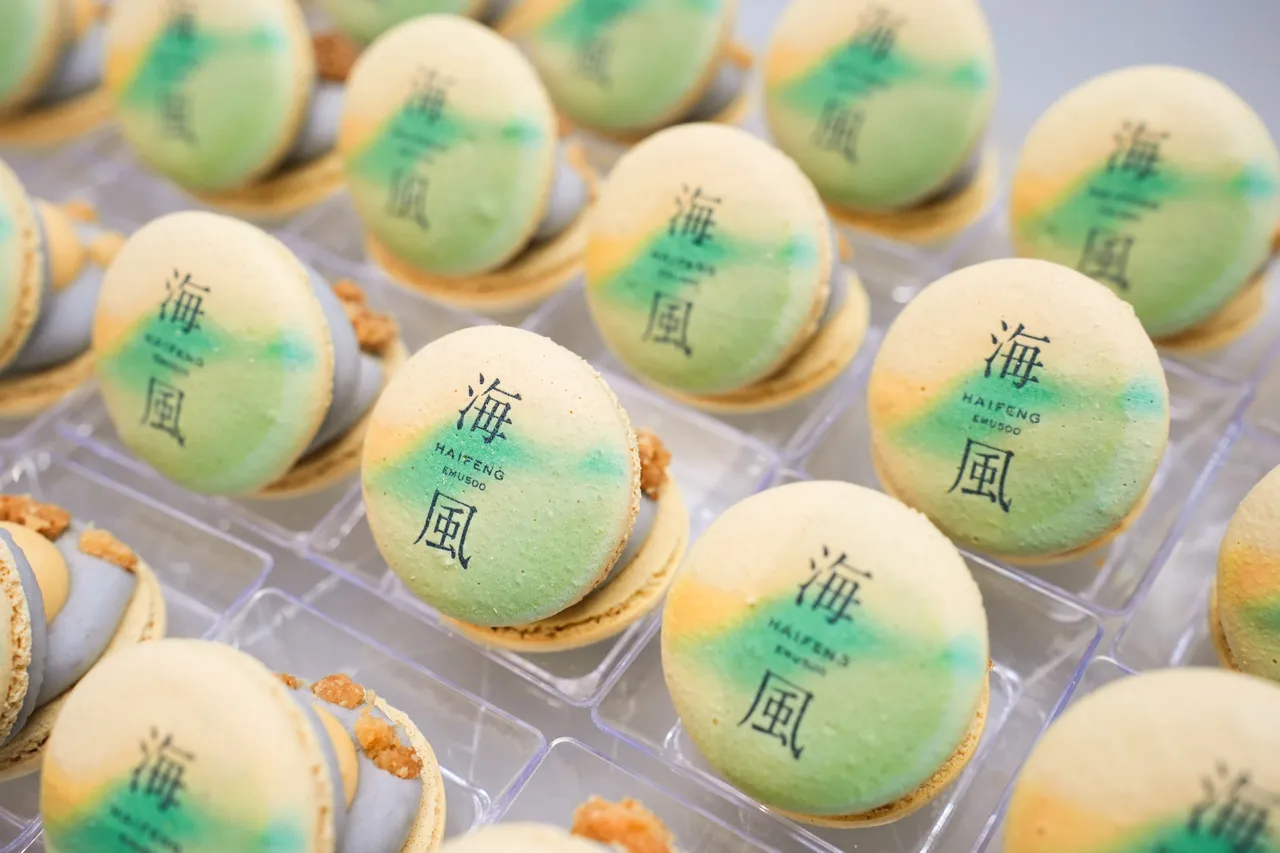 MANO MANO為台鐵「海風號」打造一站一味的專屬馬卡龍旅程。業者提供