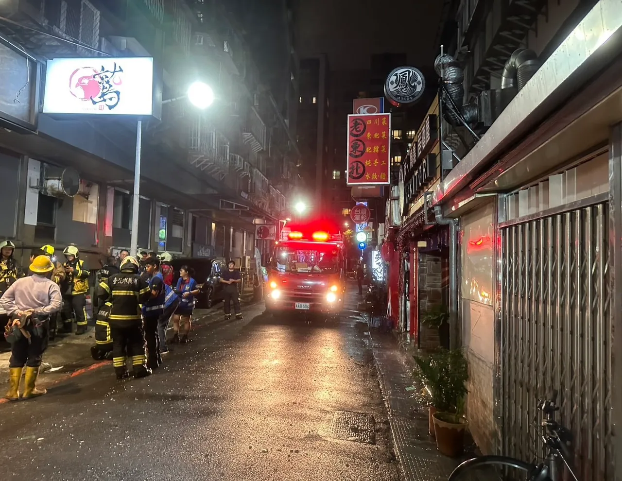 民权东路一段巷内火警。翻摄画面