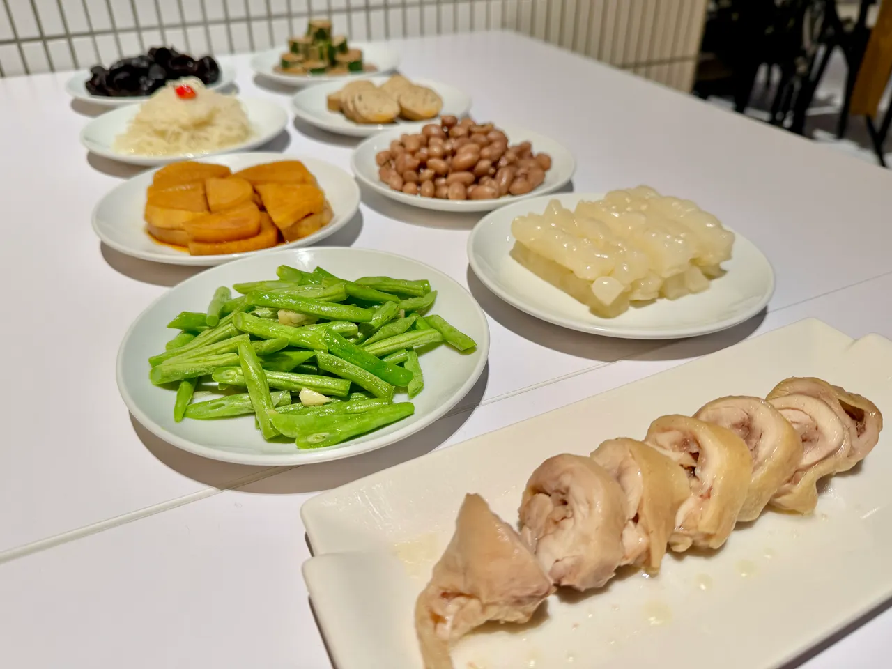 孙面店另提供9款风味小菜。庄伟祺摄