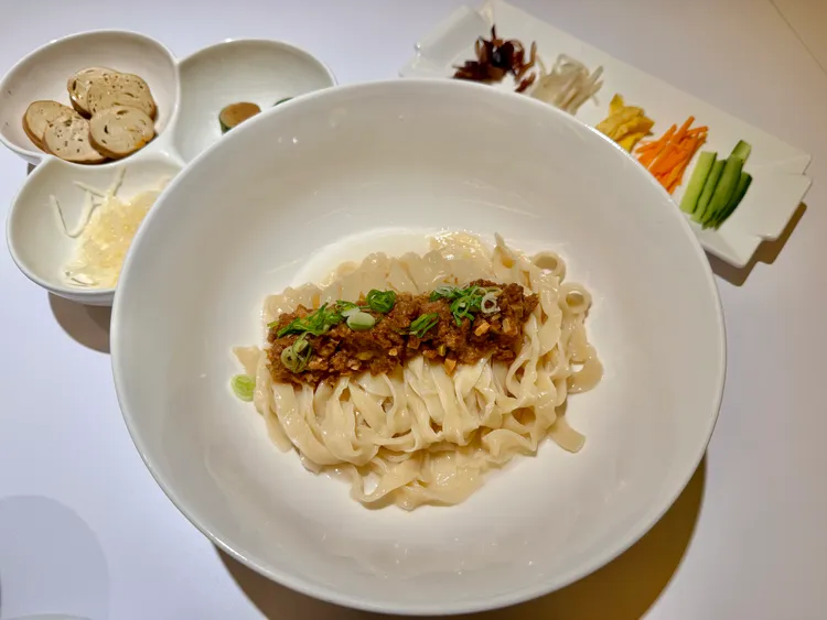 孫麵店炸醬麵套餐。莊偉祺攝