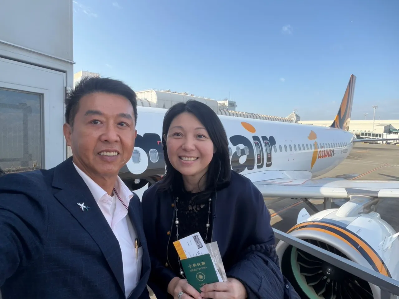 许智杰23日语虎航董事长黄世惠搭乘高雄-熊本首航班机，欢庆熊本首条廉价航空开航。翻摄画面