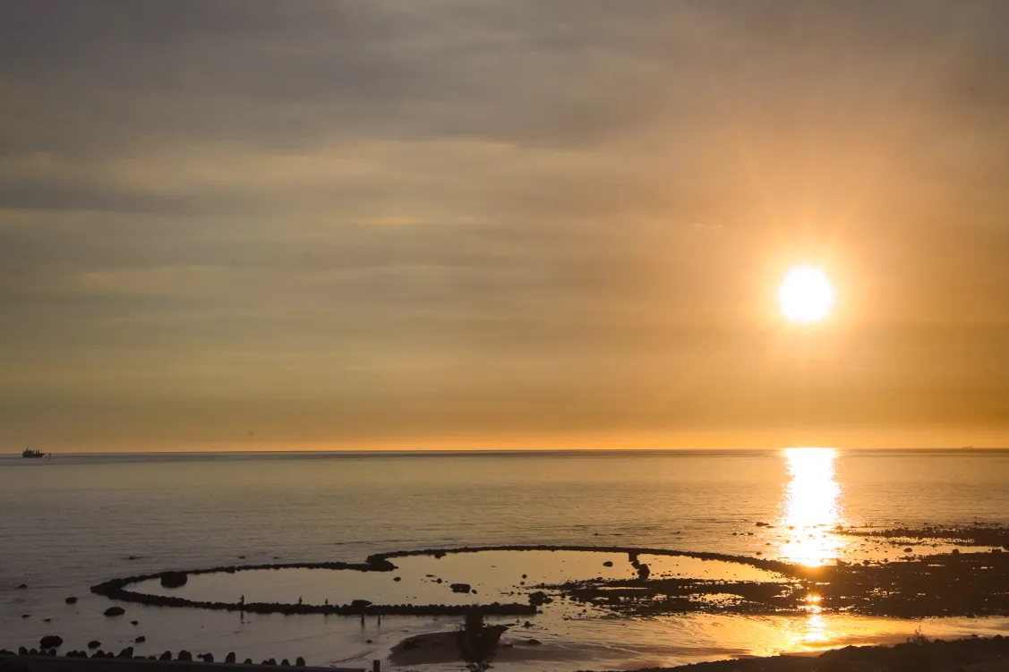 淡水渔人码头心型石沪夕阳，跨年时可以提前到来，感受浪漫时刻。渔业处提供