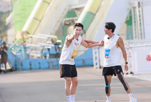 最强演员组合！宋伟恩惨被队友海放　傻眼喊话：怎么没等我