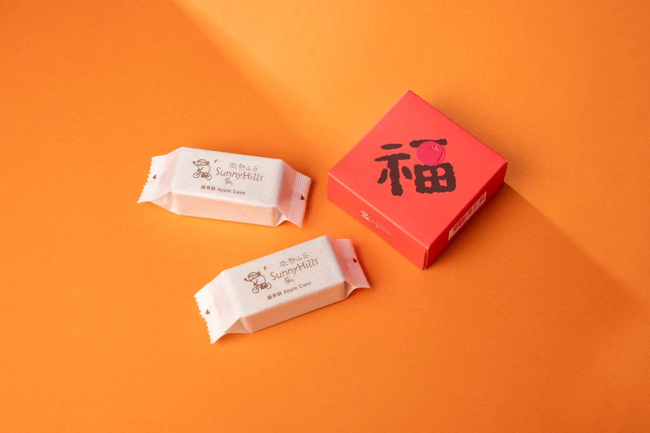 《微熱山丘》福字盒雙入蘋果酥，帶來平安與甜蜜的好福氣。業者提供