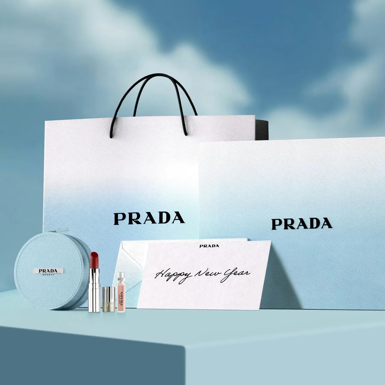 PRADA Beauty莫测蓝尼龙气垫粉饼限定礼盒+礼袋。品牌提供